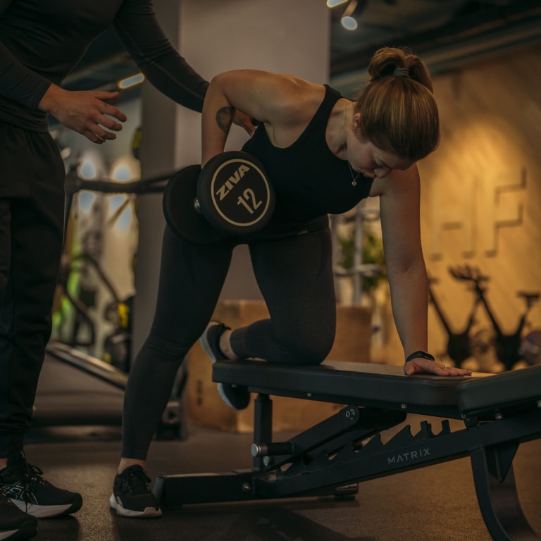 premium-gym-eindhoven woman training